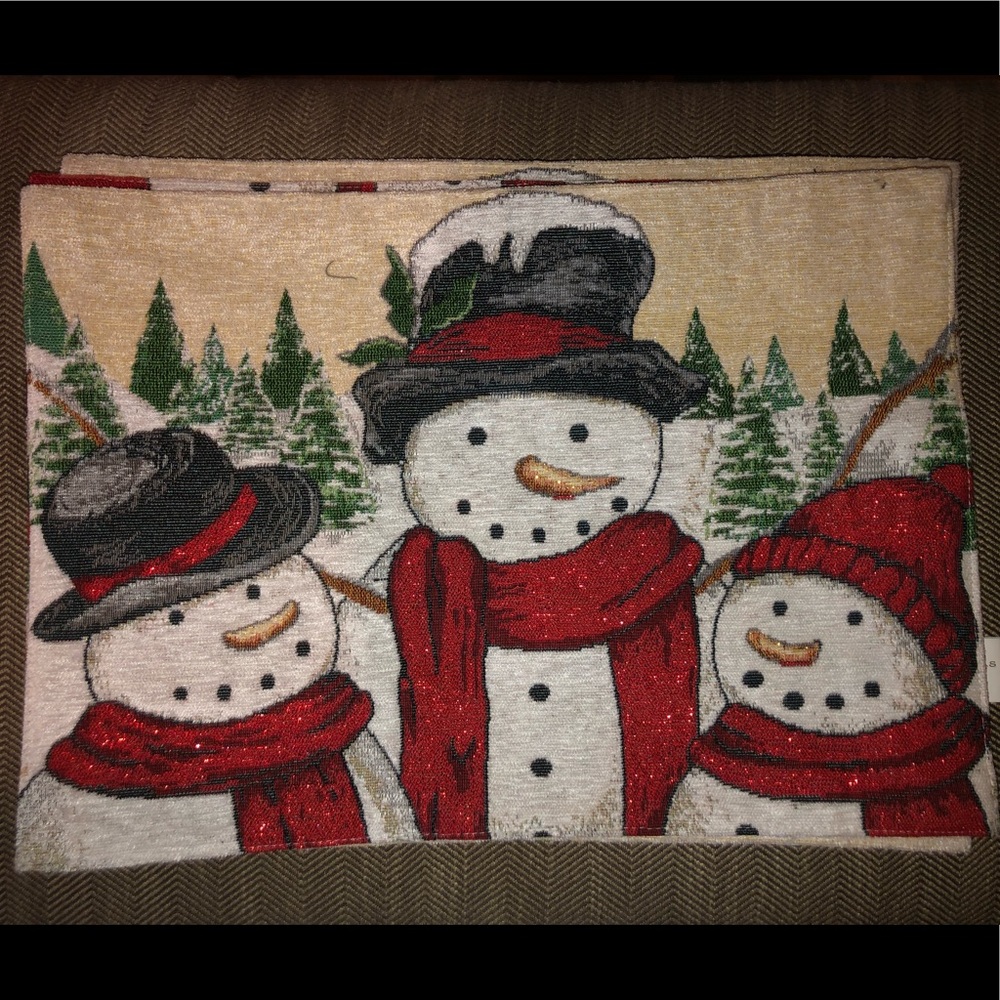 Snowman placemats and runner